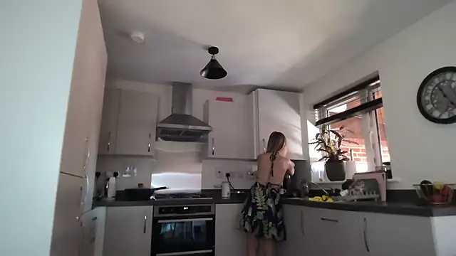 SweetMonicaUK online show from 16, 10, 2025