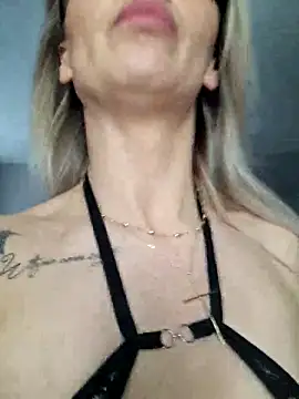 SweetMonicaUK online show from 19, 3, 2025