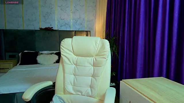 Snapshot of -KASANDRA- chatting on 18, 11, 2025 -KASANDRA- online show from 18, 11, 2025