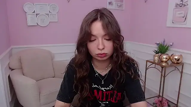 LucySkilar online show from 6, 10, 2025