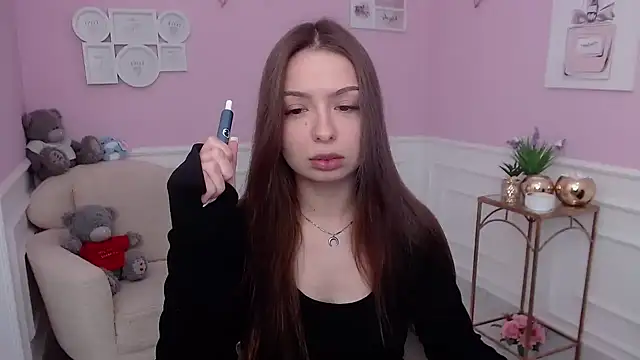 LucySkilar online show from 13, 11, 2025