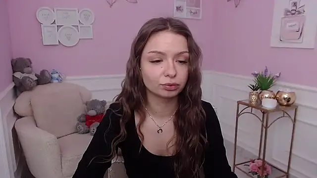 LucySkilar online show from 25, 11, 2025