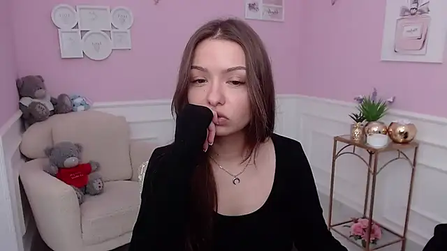 LucySkilar online show from 11, 11, 2025