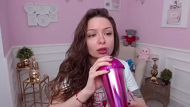 LucySkilar online show from 5, 2, 2026