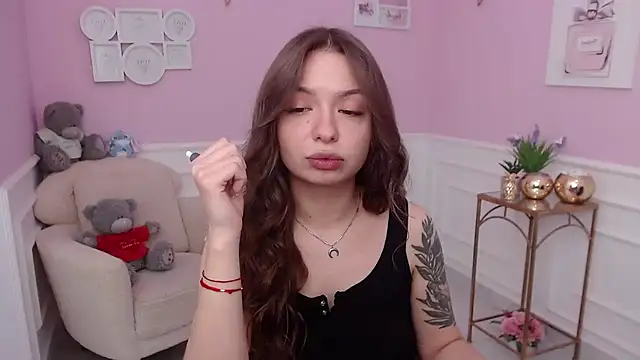 LucySkilar online show from 20, 10, 2025