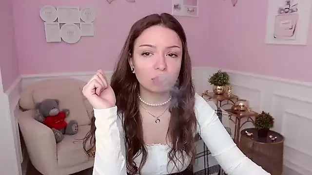 LucySkilar online show from 5, 4, 2026