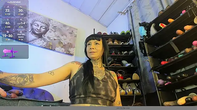 SaraMartins00 online show from 16, 4, 2026