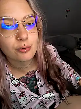 Snapshot of mamiedonuts chatting on 6, 7, 2026 mamiedonuts online show from 6, 7, 2026