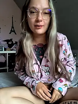 Snapshot of mamiedonuts chatting on 10, 6, 2026 mamiedonuts online show from 10, 6, 2026