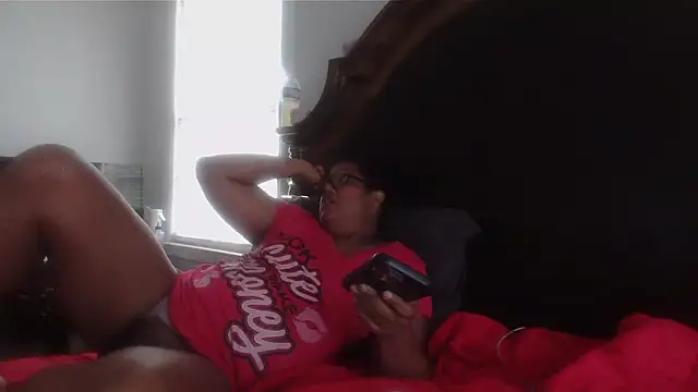 Snapshot of ebonyred chatting on 18, 6, 2026 ebonyred online show from 18, 6, 2026