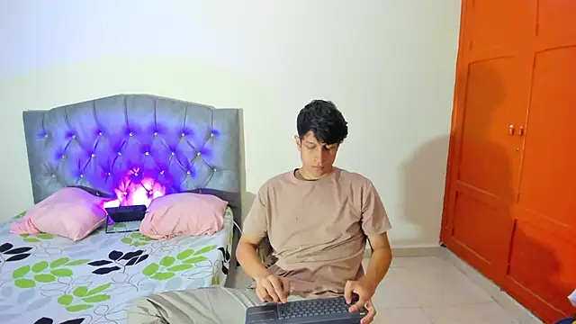 AgarEvans online show from 10, 10, 2025