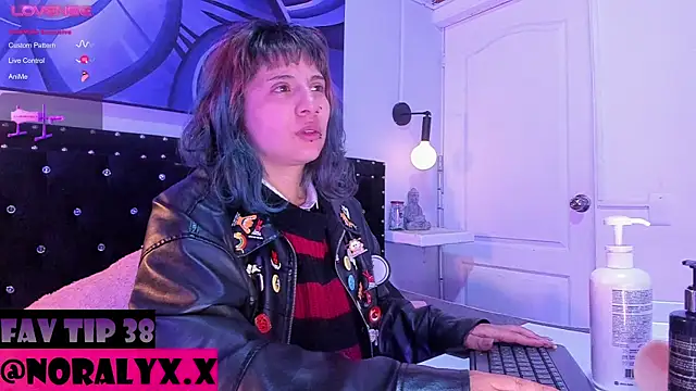 Snapshot of hey_noraly chatting on 18, 7, 2026 hey noraly online show from 18, 7, 2026