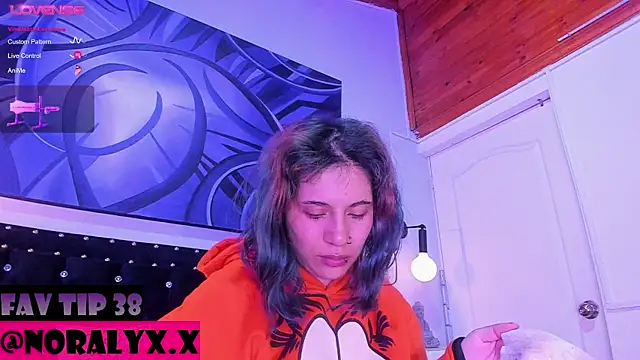 Snapshot of hey_noraly chatting on 20, 7, 2026 hey noraly online show from 20, 7, 2026