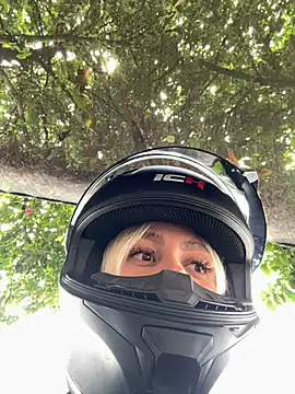 nicole valencia  online show from 16, 2, 2025