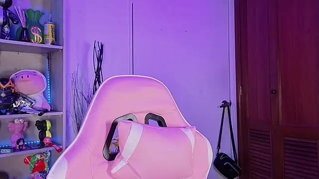 EmilyMiller  online show from 24, 9, 2025