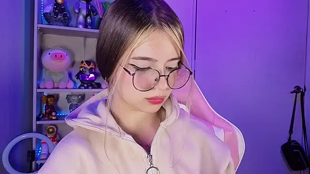 EmilyMiller  online show from 4, 10, 2025