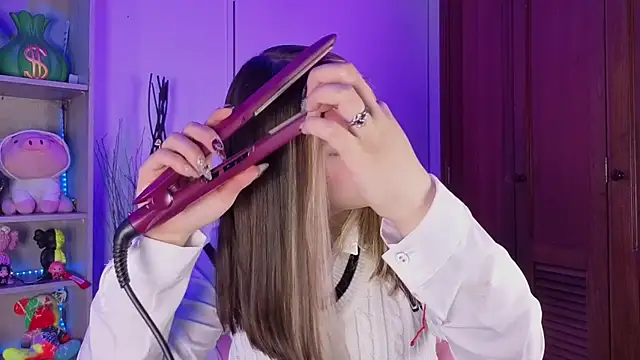 EmilyMiller  online show from 14, 9, 2025