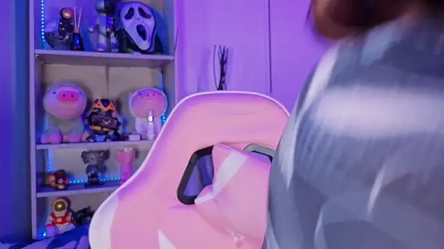 EmilyMiller  online show from 8, 11, 2025