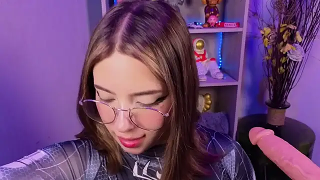 EmilyMiller  online show from 10, 3, 2026