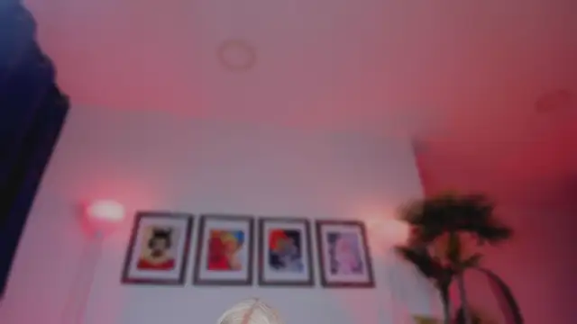 Taylor  foxxx online show from 24, 9, 2025