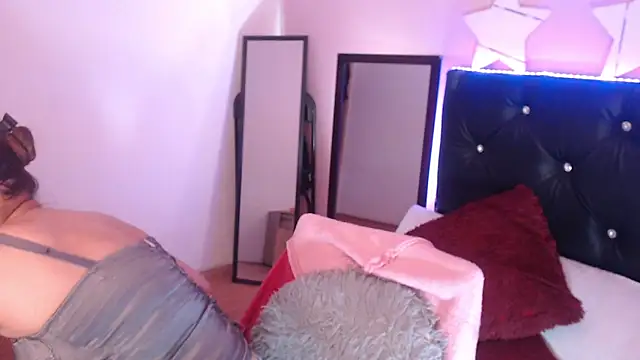 camila delarosa online show from 23, 10, 2025