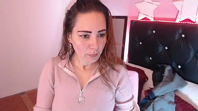 camila delarosa online show from 4, 11, 2025