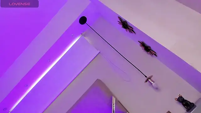 Dalila Thoms online show from 19, 3, 2025