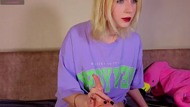 Crayzy Luv online show from 1, 6, 2026