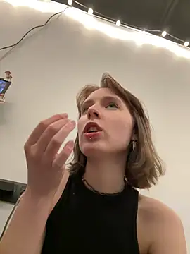 Snapshot of Crayzy_Luv chatting on 24, 12, 2024 Crayzy Luv online show from 24, 12, 2024