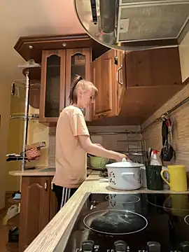 Snapshot of Crayzy_Luv chatting on 10, 2, 2025 Crayzy Luv online show from 10, 2, 2025