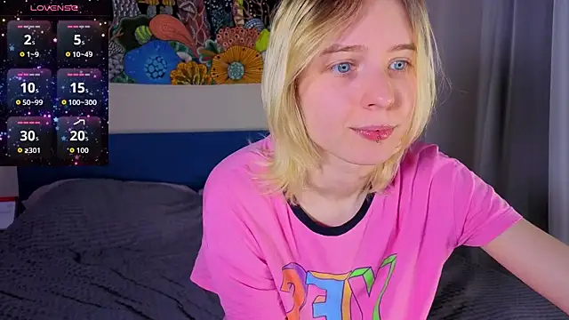 Snapshot of Crayzy_Luv chatting on 20, 3, 2026 Crayzy Luv online show from 20, 3, 2026