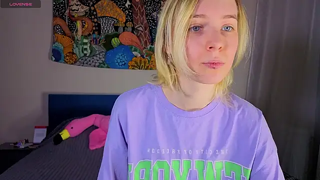 Snapshot of Crayzy_Luv chatting on 22, 3, 2026 Crayzy Luv online show from 22, 3, 2026