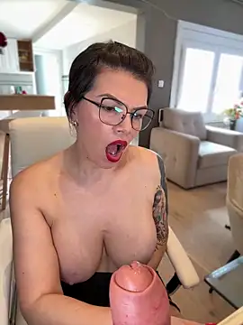 CarlaConnor80 online show from 17, 2, 2025