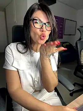 CarlaConnor80 online show from 6, 3, 2025