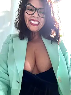 CarlaConnor80 online show from 28, 10, 2025