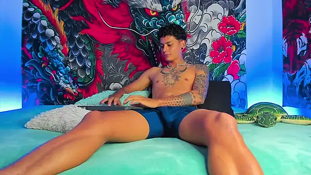 Maxi Gray online show from 24, 10, 2025