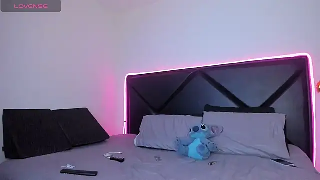 ScarlettAndClark online show from 3, 3, 2026