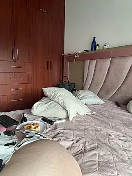 Venus queenn online show from 3, 12, 2025