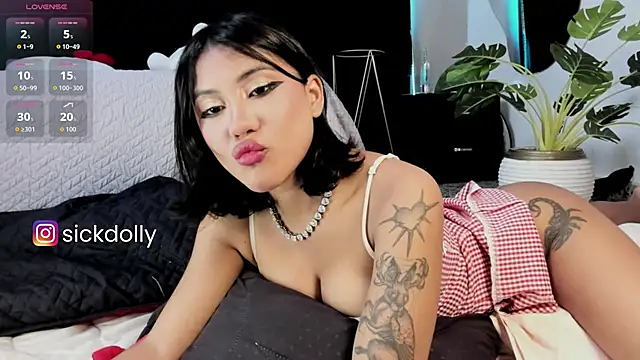 Snapshot of darkydolly_ chatting on 7, 11, 2025 darkydolly online show from 7, 11, 2025