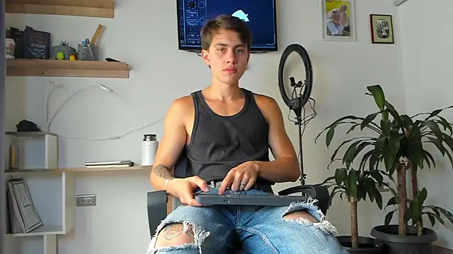 Snapshot of manucute_23_ chatting on 28, 10, 2025 manucute 23 online show from 28, 10, 2025