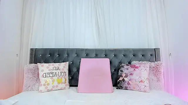 IsabellaJames online show from 30, 10, 2025