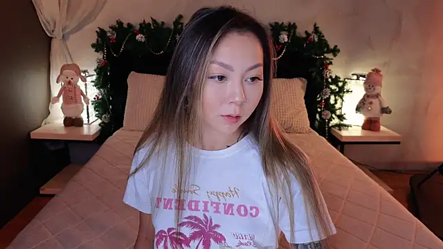 Snapshot of im_casey chatting on 17, 12, 2025 im casey online show from 17, 12, 2025