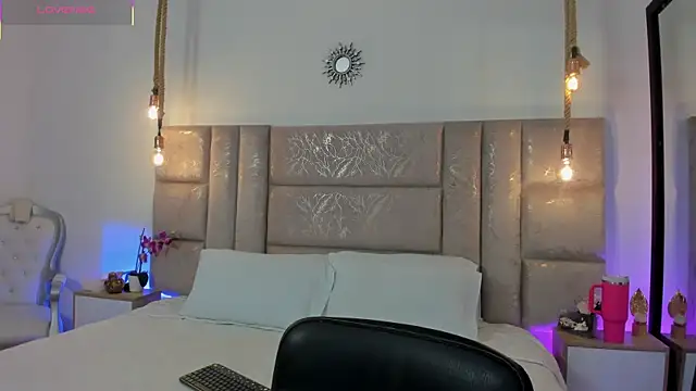 Oriana Guzman online show from 13, 7, 2026