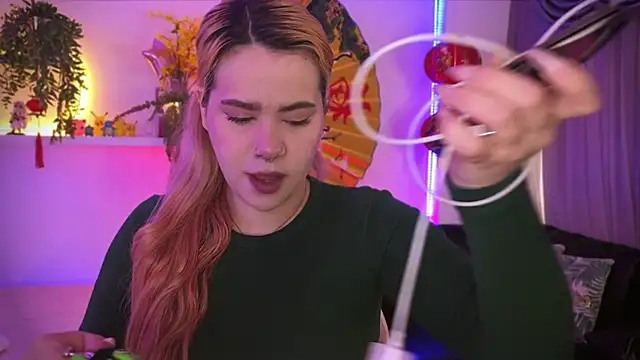 albaismynameX online show from 4, 12, 2025