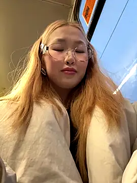 Aiko Yumi online show from 16, 12, 2025