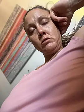 Snapshot of SexyB214 chatting on 24, 9, 2025 SexyB214 online show from 24, 9, 2025