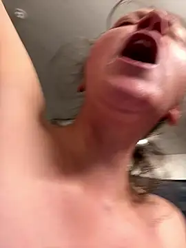 Snapshot of SexyB214 chatting on 27, 11, 2025 SexyB214 online show from 27, 11, 2025