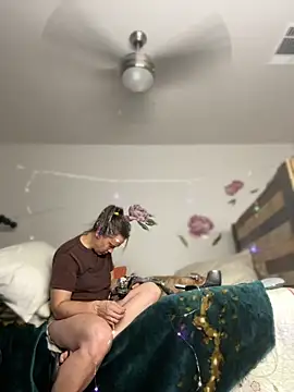 Snapshot of SexyB214 chatting on 16, 11, 2025 SexyB214 online show from 16, 11, 2025