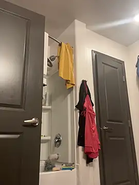 Snapshot of SexyB214 chatting on 17, 10, 2025 SexyB214 online show from 17, 10, 2025