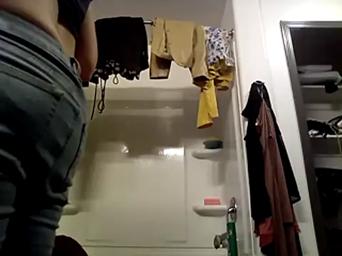 Snapshot of SexyB214 chatting on 4, 12, 2025 SexyB214 online show from 4, 12, 2025